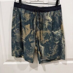 Rhone Mako Shorts Mens Medium Green Gold Marble Abstract Print Athletic 7 Inseam